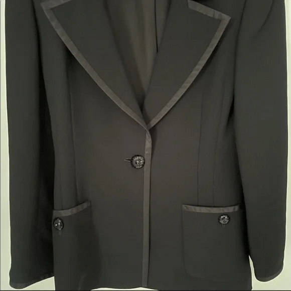 AUTHENTIC VALENTINO Vintage Boutique Blazer. Size 4. - Picture 8 of 8